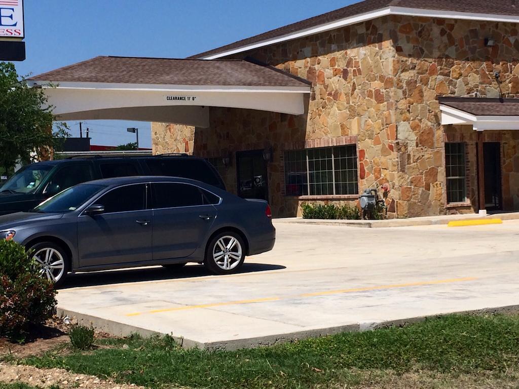 Super 8 By Wyndham San Antonio Near Fort Sam Houston Bagian luar foto